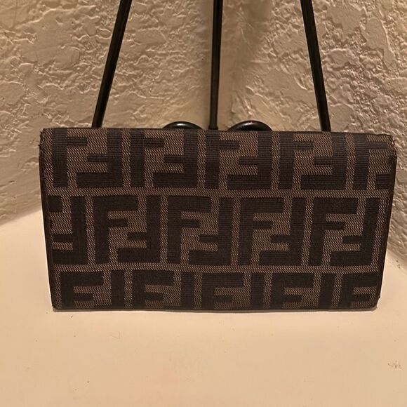 Fendi Women's Long Wallet Brown Zucca Logo Print Silver Clasp Closure - Picture 2 of 14